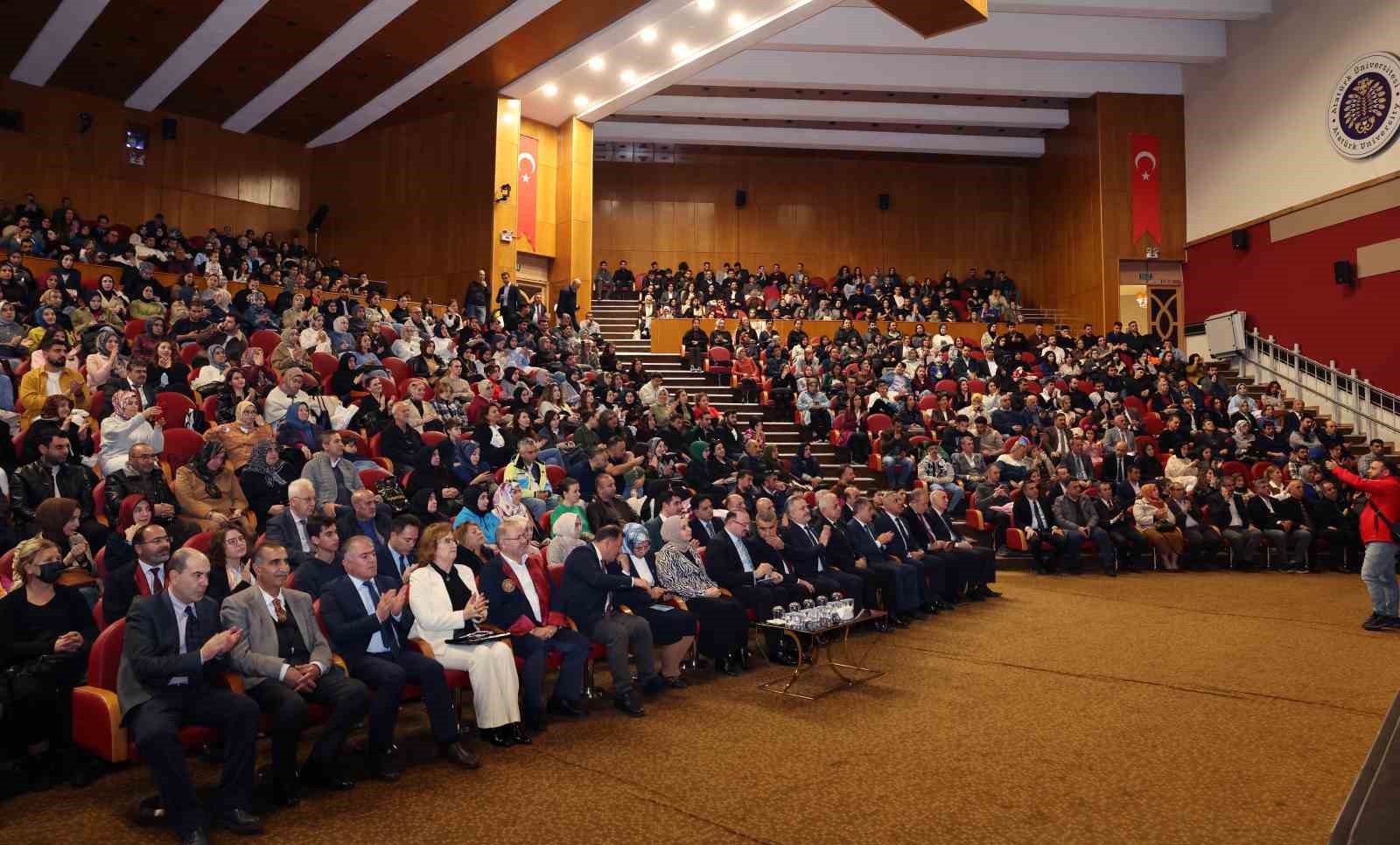 Bilimin öncüleri, Atatürk Üniversitesi’nden gururla mezun oldu

