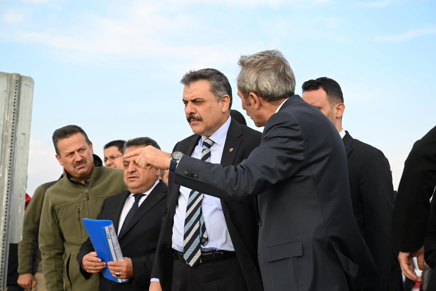 Vali Çiftçi, Köprüköy’de incelemelerde bulundu
