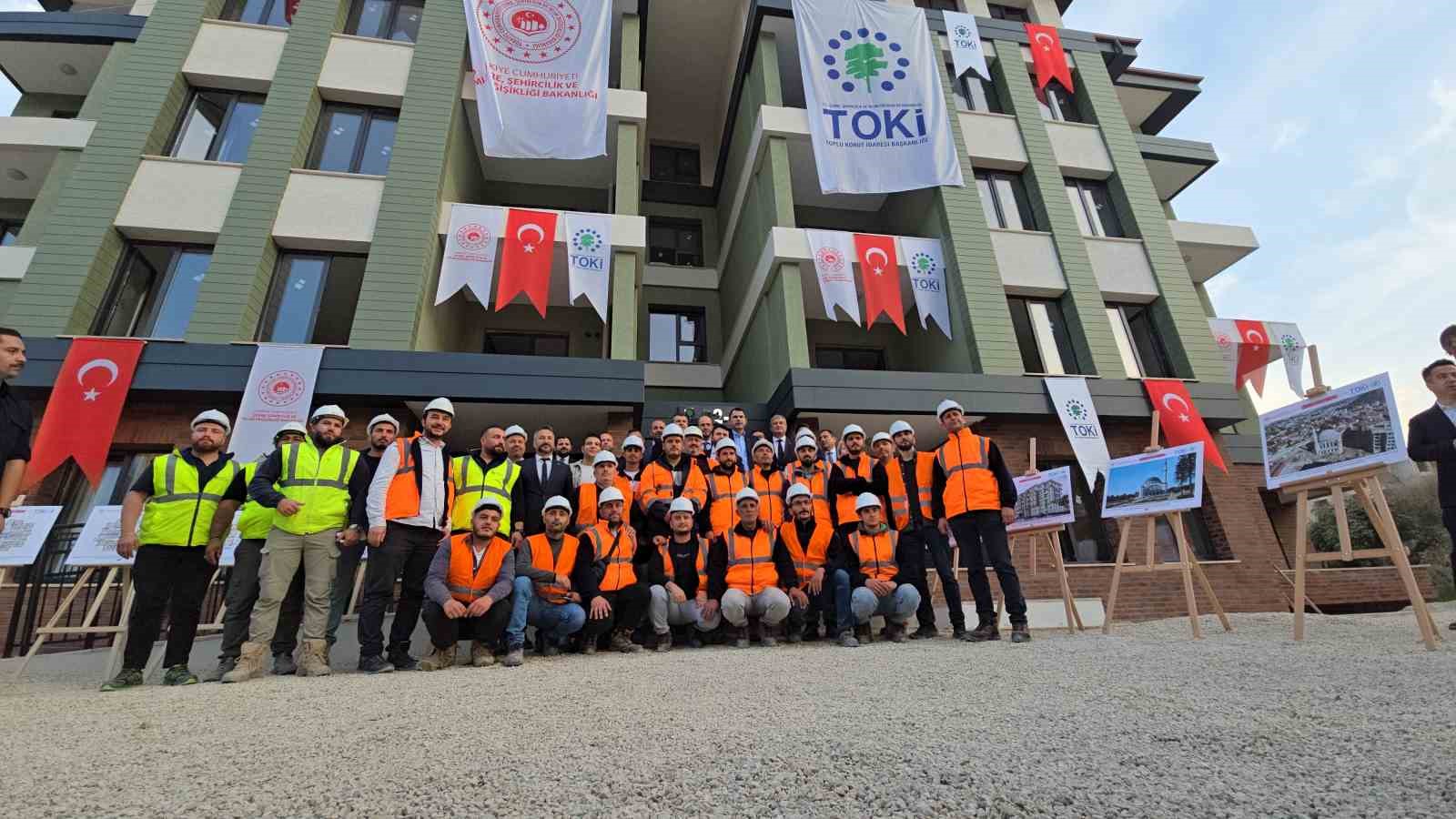 Bakan Kurum: "Cumhurbaşkanımızın liderliğinde dünyada eşi benzeri görülmemiş bir inşa seferberliği yürütüyoruz"
