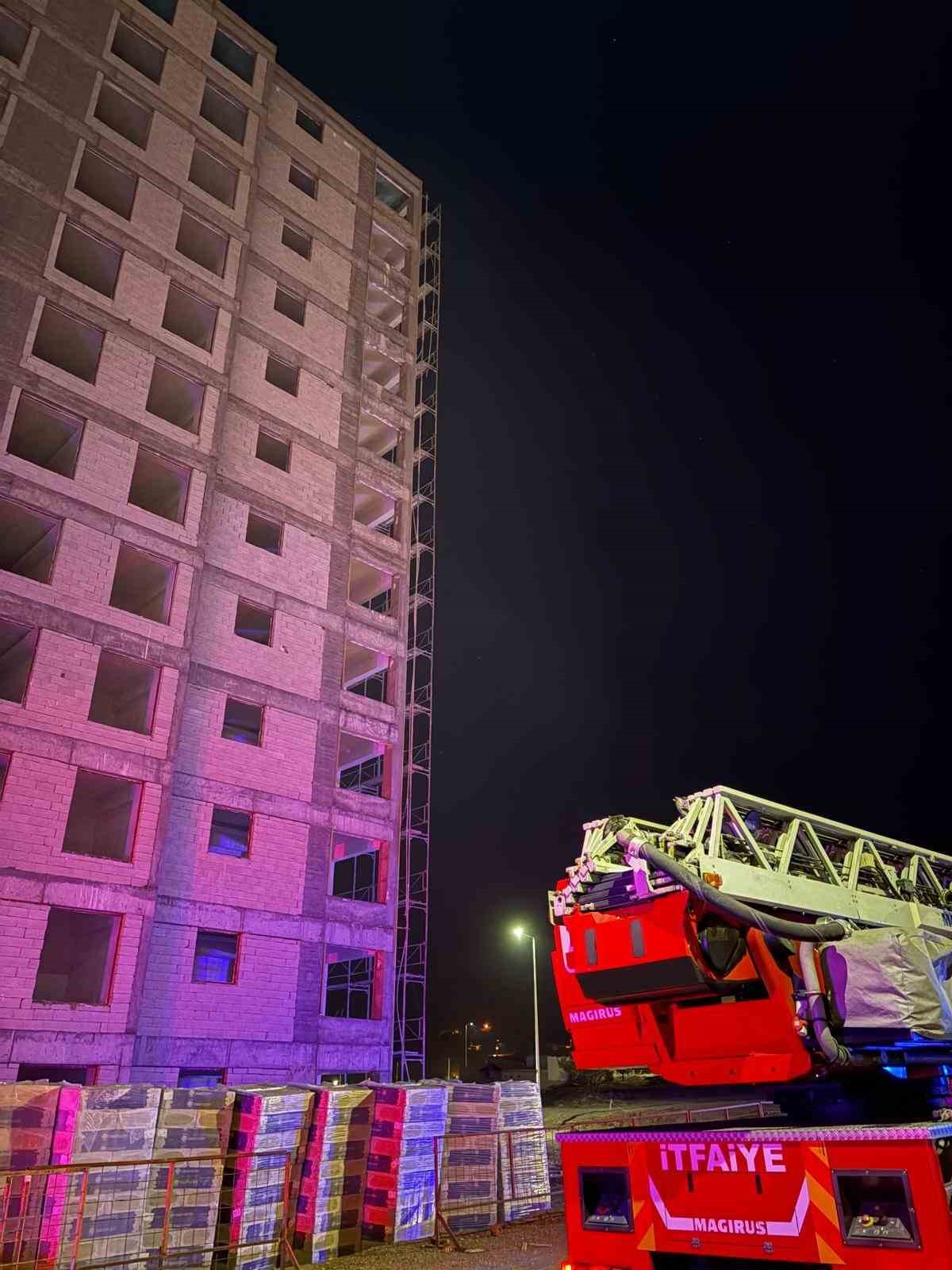 İntihara kalkışan kadını polis ikna etti