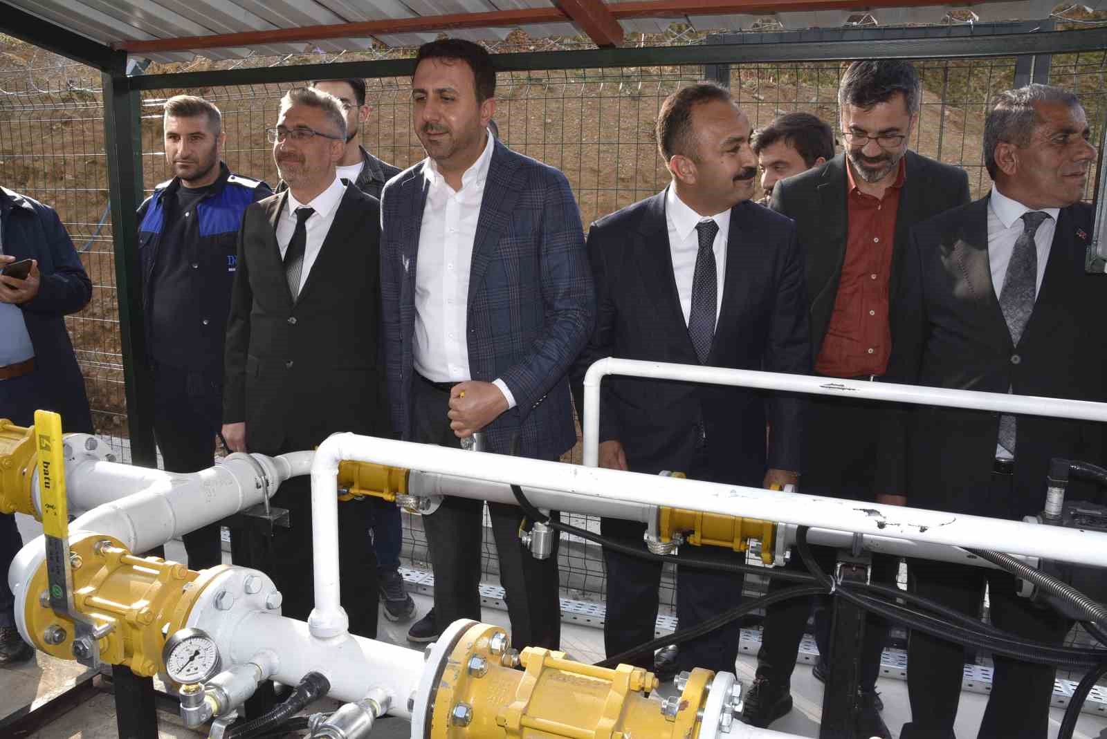 Mutki’de mezbahane ve halı saha açılışı yapıldı
