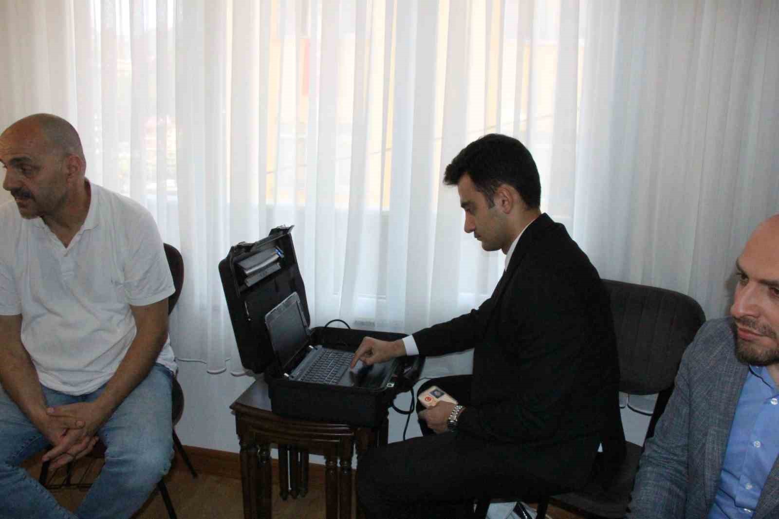 102 yaşında yeni kimliğine kavuştu
