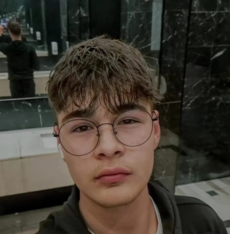 İkiye bölünen otomobil, genç arkadaşlara mezar oldu