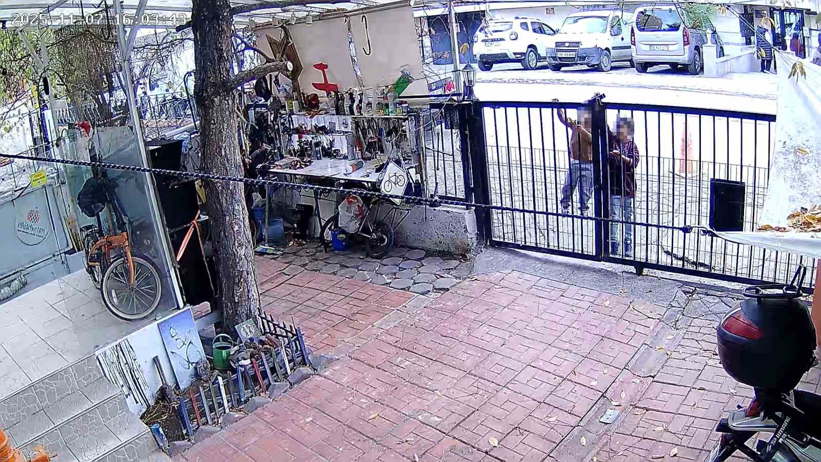 Bisikletini çalan çocuklara üzülen adam "İsteselerdi verirdim, böyle yapmalarına üzüldüm" dedi
