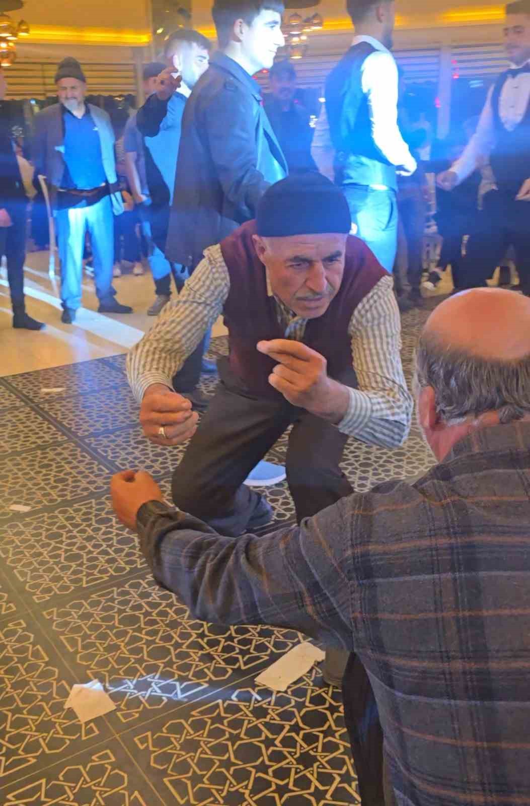 İhtiyar delikanlılar pistte gençlere taş çıkardı
