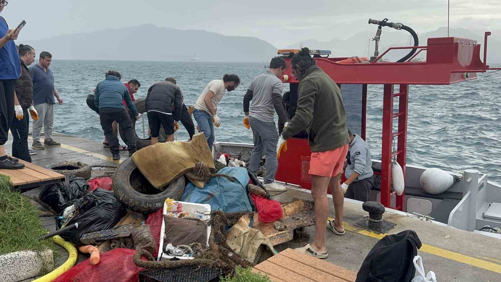 Marmaris’te sezon sonu deniz dibi temizliğinde çıkanlar şaşırttı