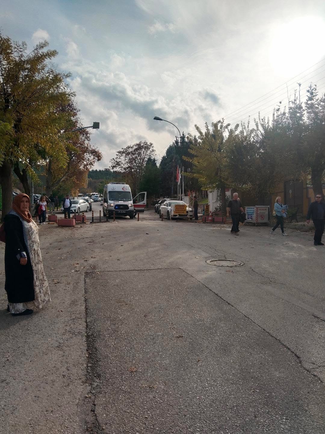 Odunpazarı’nda ambulansa demir duba engeli
