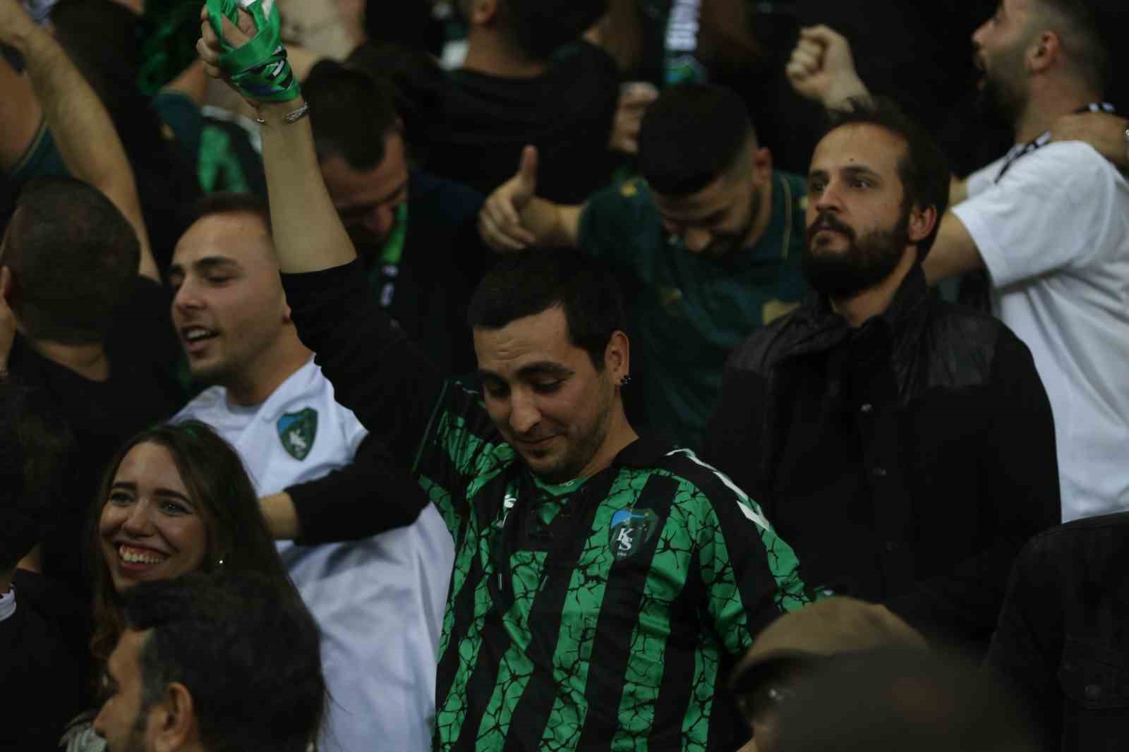 Trendyol Süper Lig: Kocaelispor: 1 - Galatasaray: 0 (İlk yarı)
