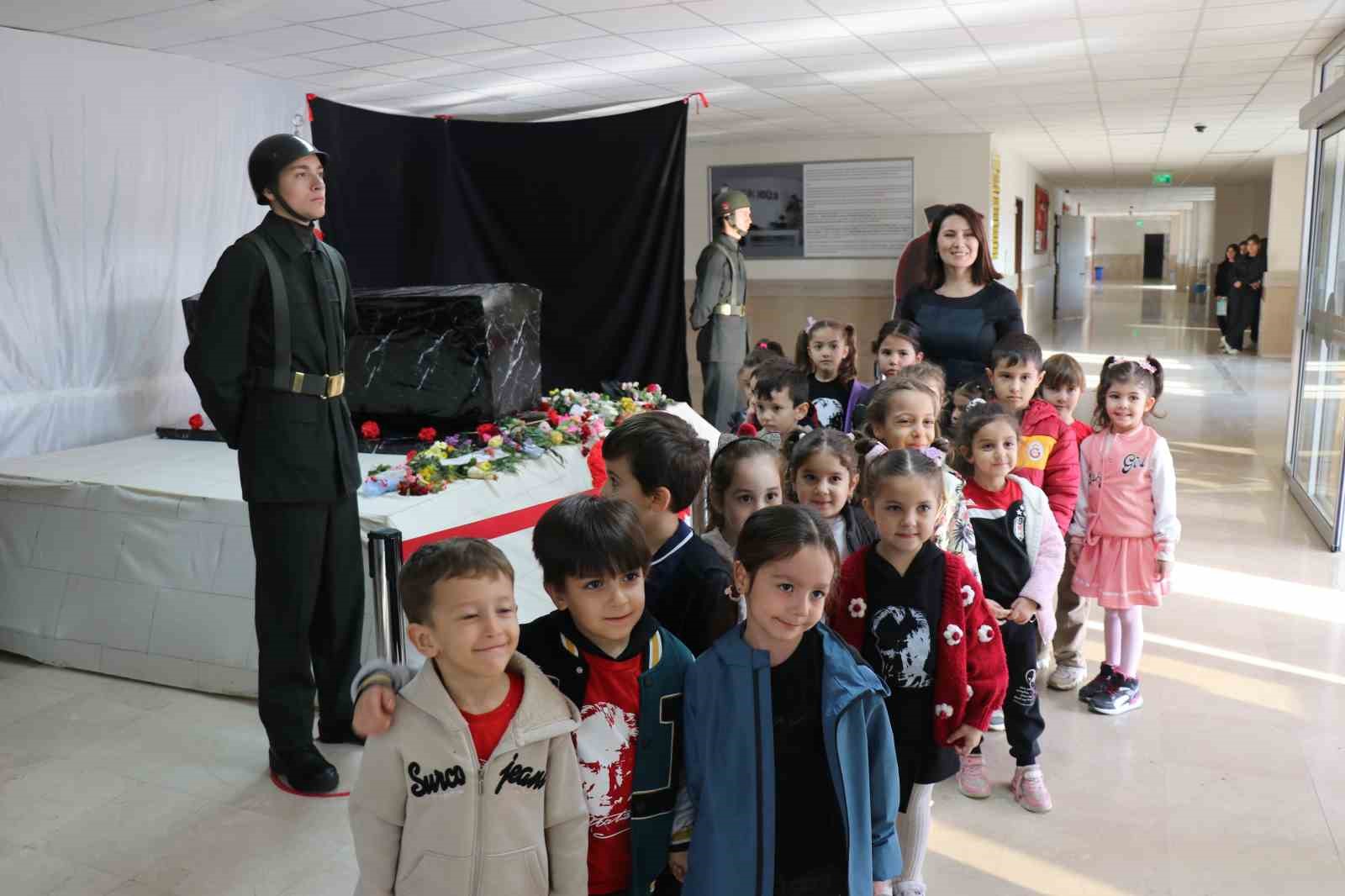 Anıtkabir ruhunu Denizli’de yaşayan öğrenciler Ata’sının huzuruna çıktı

