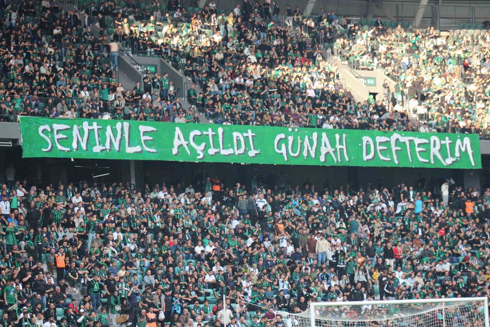 Kocaelispor- Galatasaray maçını 32 bin 18 biletli seyirci izledi
