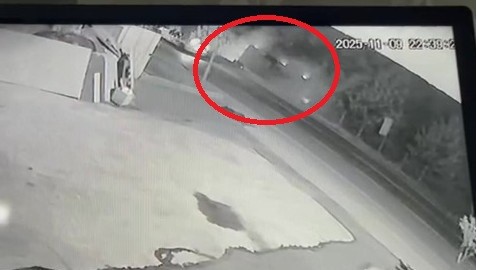 Otomobil ile çarpışan işçi servisi devrildi: 8 yaralı