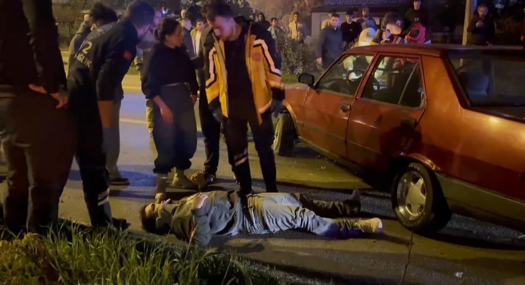 Kontrolden &ccedil;ıkan otomobil elektrik direğine &ccedil;arptı: 1 yaralı
