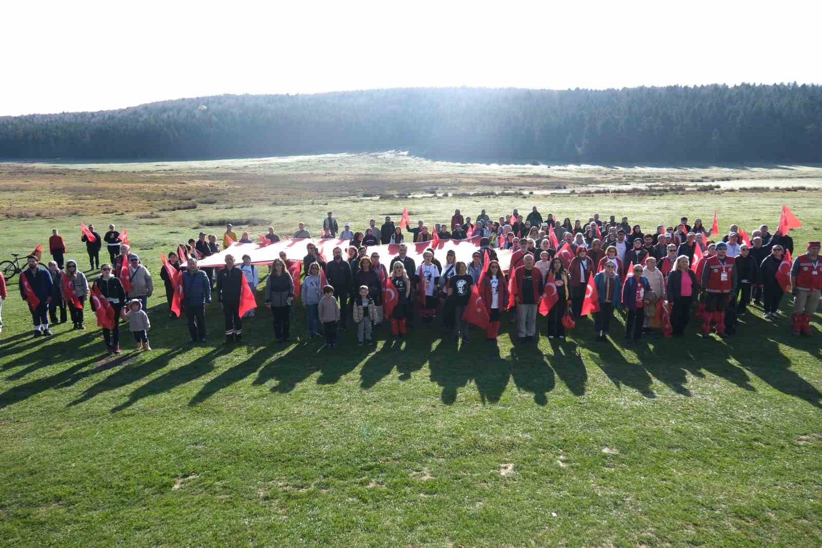 Yüzlerce kişi Atatürk için yürüdü
