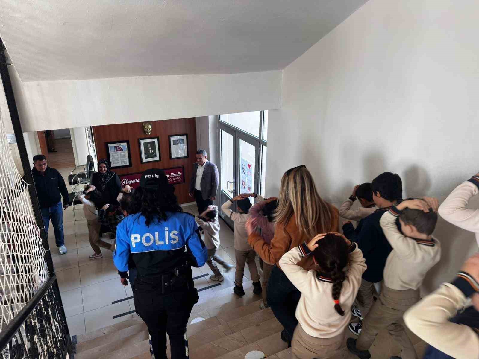 Göktürk İlkokulunda deprem ve afet bilinci eğitimi
