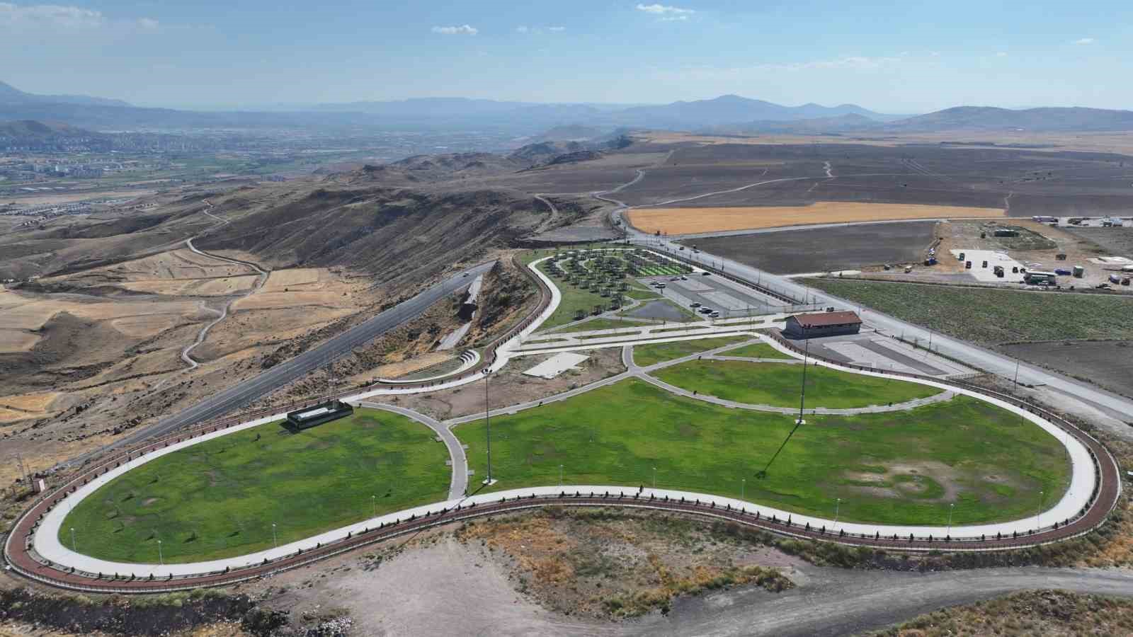 Başkan Çolakbayrakdar: "Kişi başına 17,60 metrekare yeşil alan, 530 park ve 965 bin ağaçla geleceğe nefes, şehre oksijen"