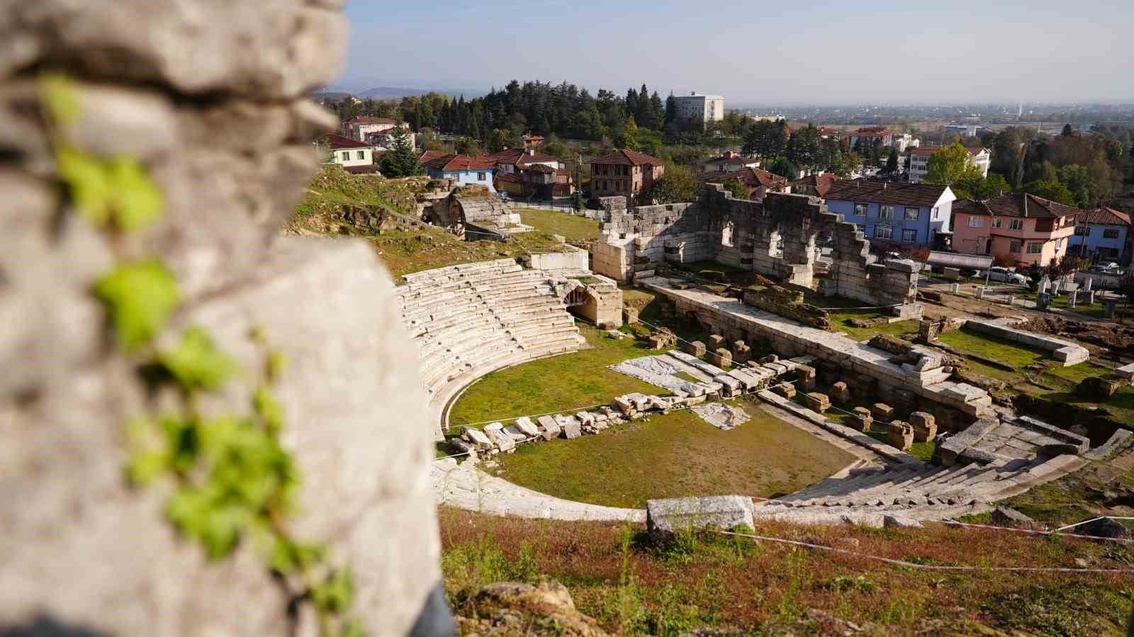 Başkan Özlü "Haftada 10 bin kişi Düzce’ye gelecek"
