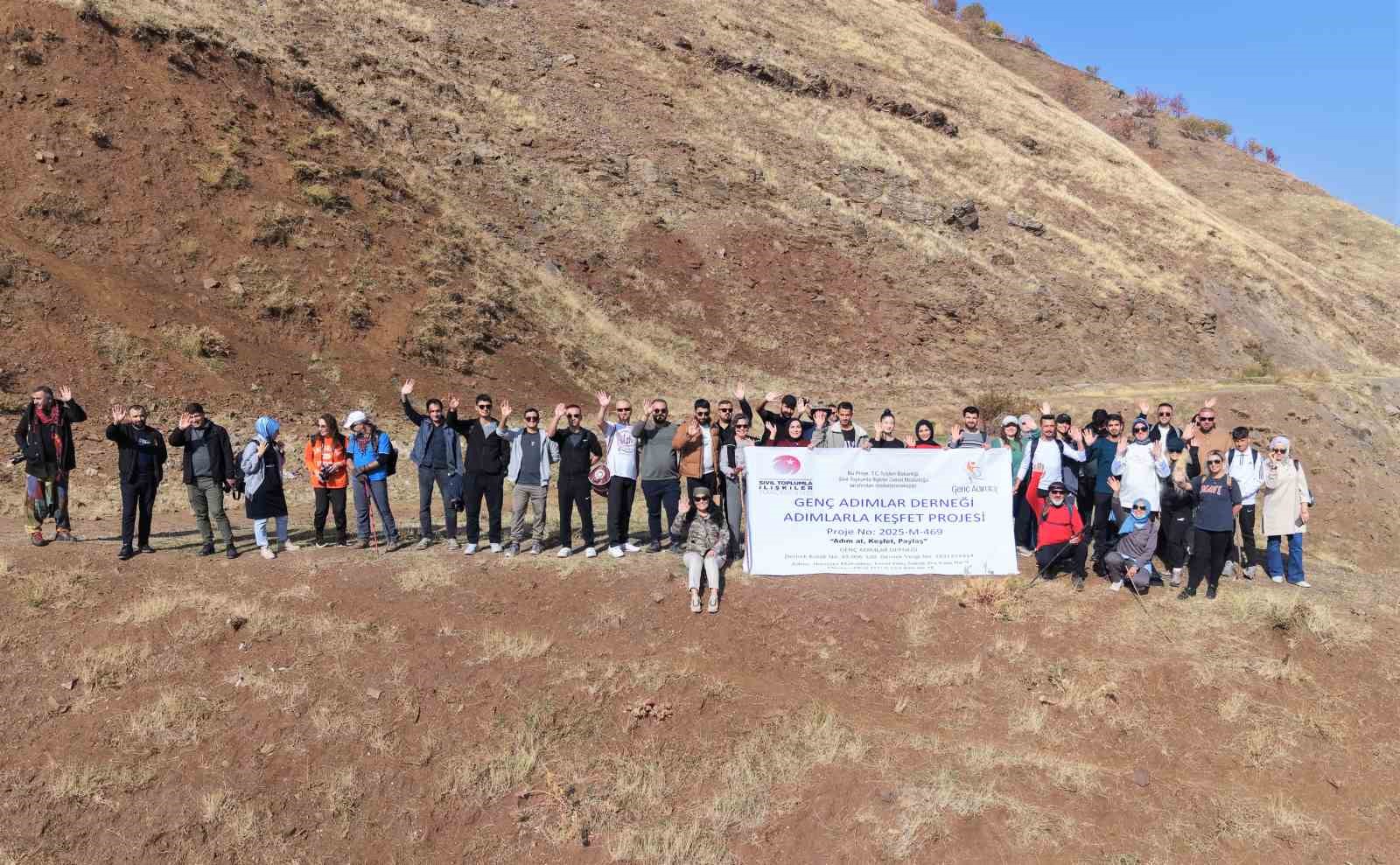 "Adımlarla Keşfet" projesi kapsamında 40 kişi Muş’un ünlü bağlarına yürüdü