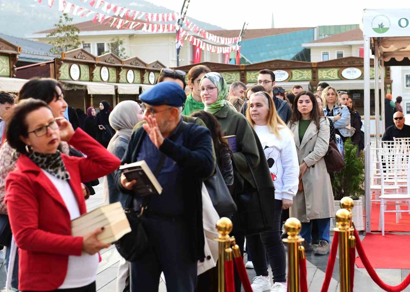 Edebiyatın kalbi 9 gün boyunca Osmangazi’de attı

