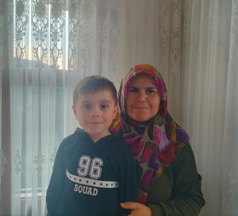 Kayıp anne ve oğlu için 