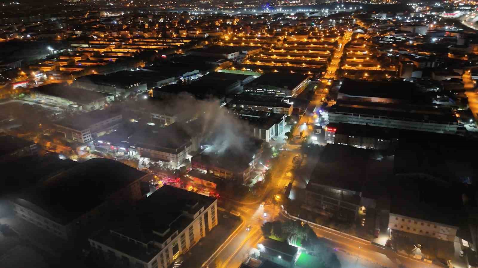 Dudullu OSB&rsquo;de elektronik fabrikasında korkutan yangın
