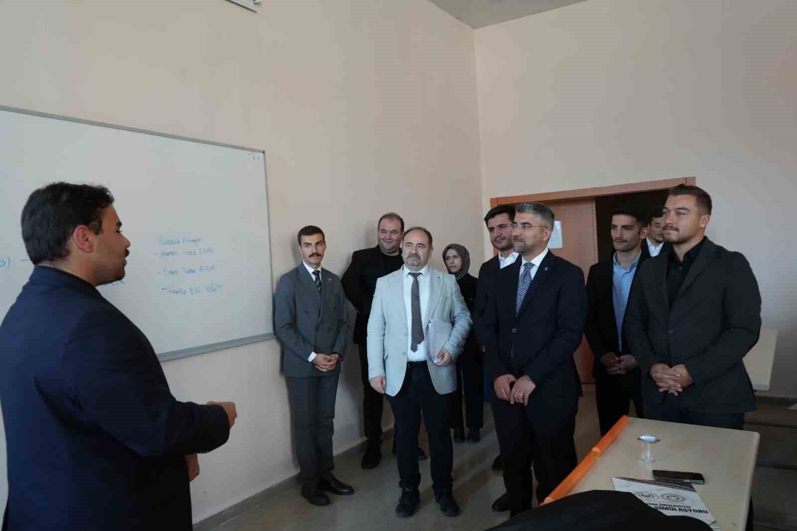 AK Parti İl Başkanı İbrahim Küçükoğlu, Atatürk Üniversitesi Hukuk Fakültesi öğrencileriyle buluştu
