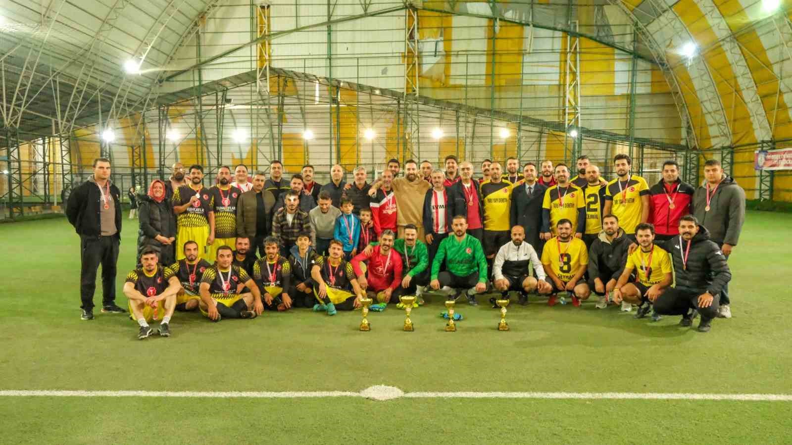 Erzincan Belediyesi Birimler Arası Halı Saha Futbol Turnuvası sona erdi
