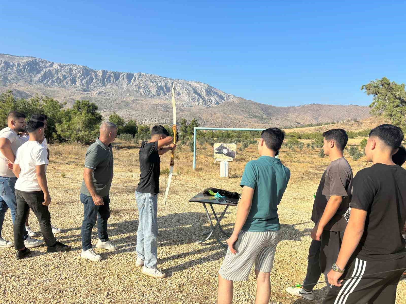 Silifke’de mahalle muhtarlığından gençlere sosyal etkinlik
