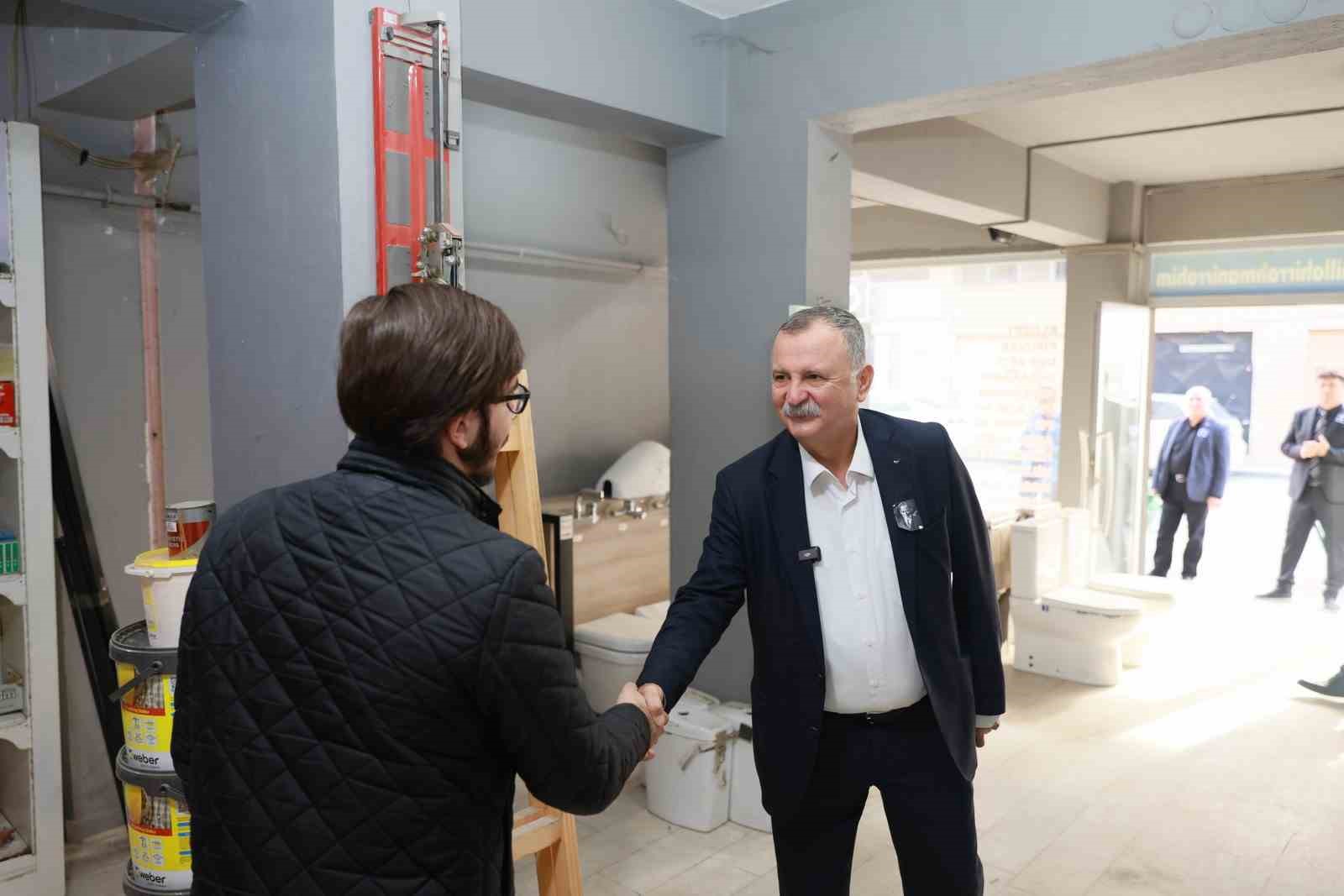 Başkan Balaban Yenimahalle’de esnafı dinledi
