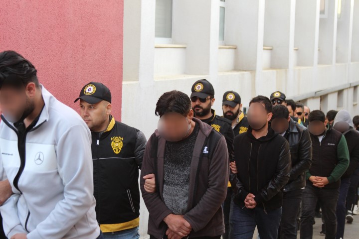 Müteahhitleri 19 milyon lira dolandıran şebeke çökertildi: 23 ilde dev operasyon