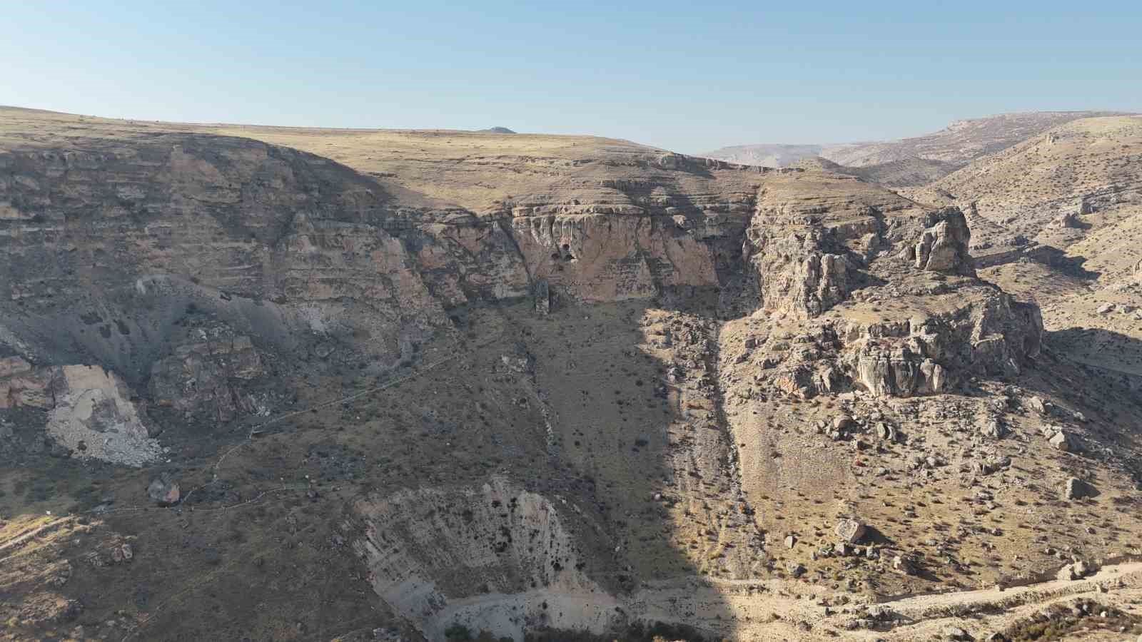 Tarihi Ansır Mağaraları korku mağarasına dönüştü
