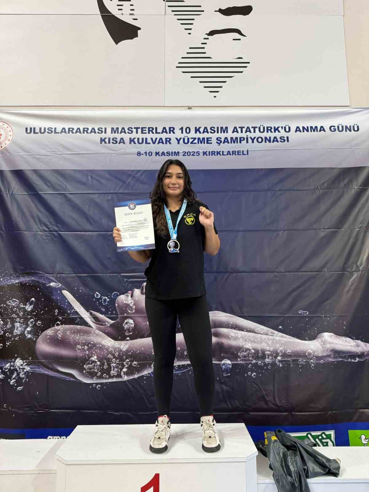 Sudenas Çakmak, 3 kez Türkiye rekoru kırdı
