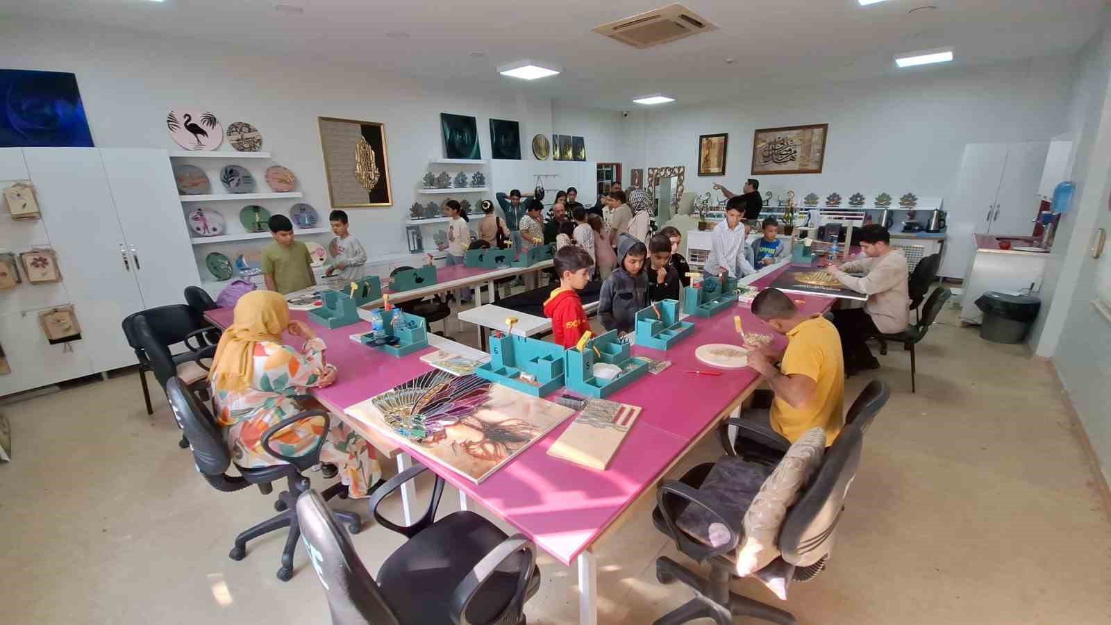 Kursiyer &ouml;ğrencilerden engelli bireylere ziyaret
