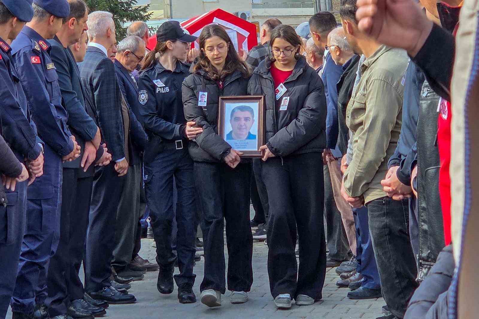 Kalbine yenik düşen polis memuru son yolculuğuna uğurlandı
