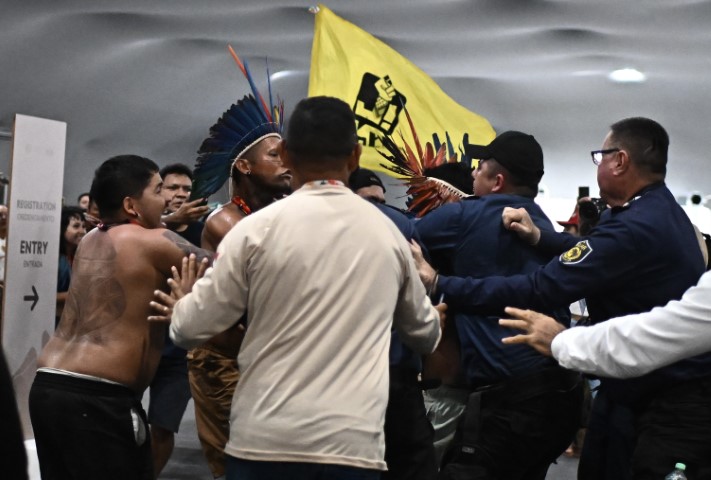 Brezilya’daki COP30 Zirvesi’nde yerliler ile güvenlik arasında çatışma