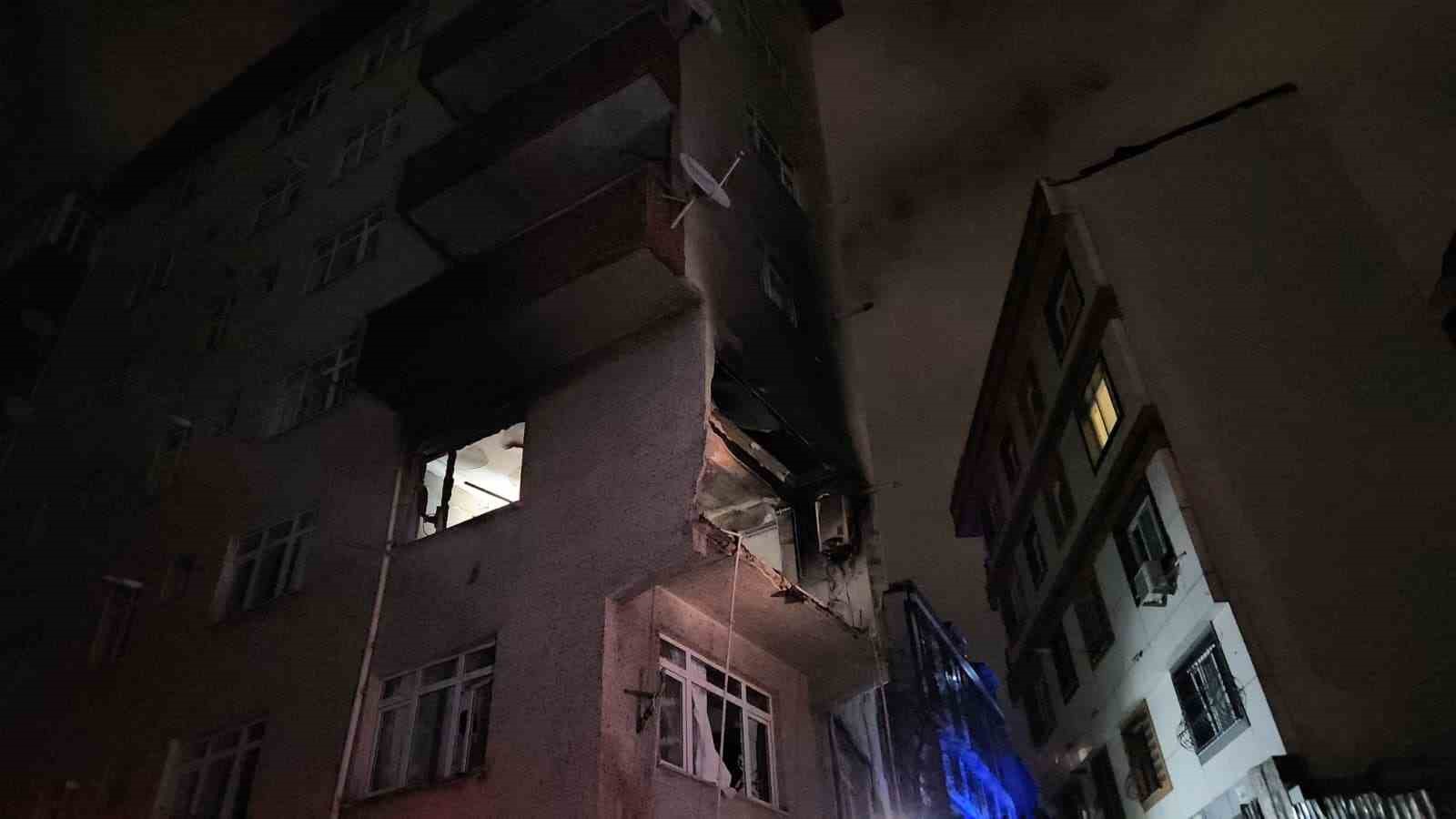 Kağıthane&rsquo;de doğal gaz patlaması evin duvarını yıktı: 1 yaralı
