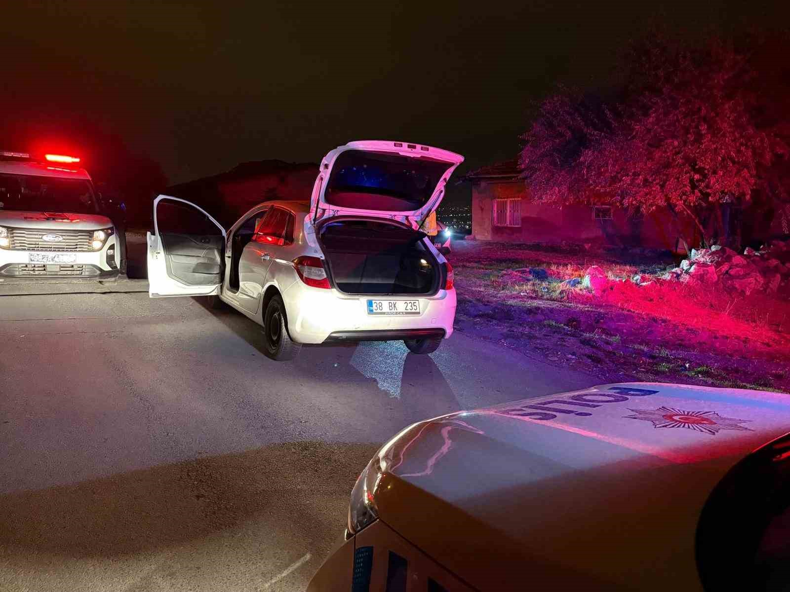 Antalya&rsquo;dan &ccedil;alınan otomobil Kayseri&rsquo;de yakalandı: 1 g&ouml;zaltı
