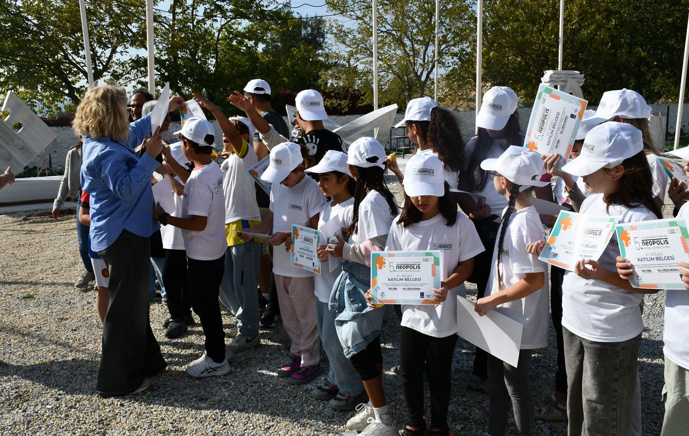 Neopolis küçük heykeltıraşları misafir etti
