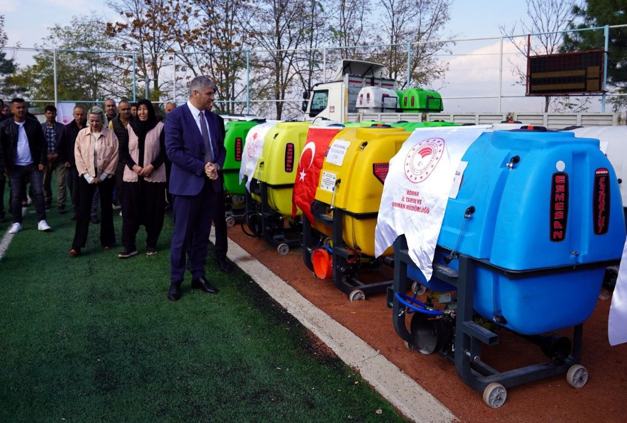 Aladağ’da üreticilere yüzde 70 hibe ile ilaçlama makinesi dağıtıldı