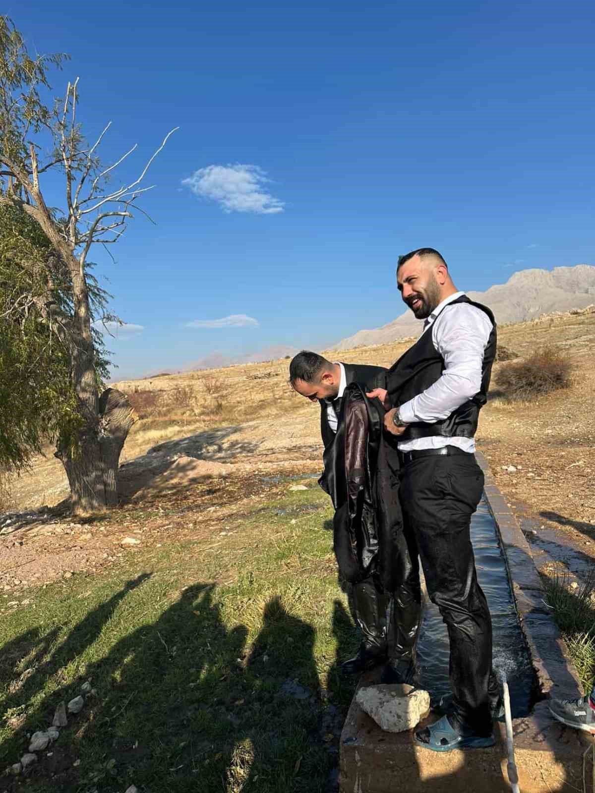 Çamardı’da ’damat serinletme’ geleneği renkli görüntülere sahne oldu