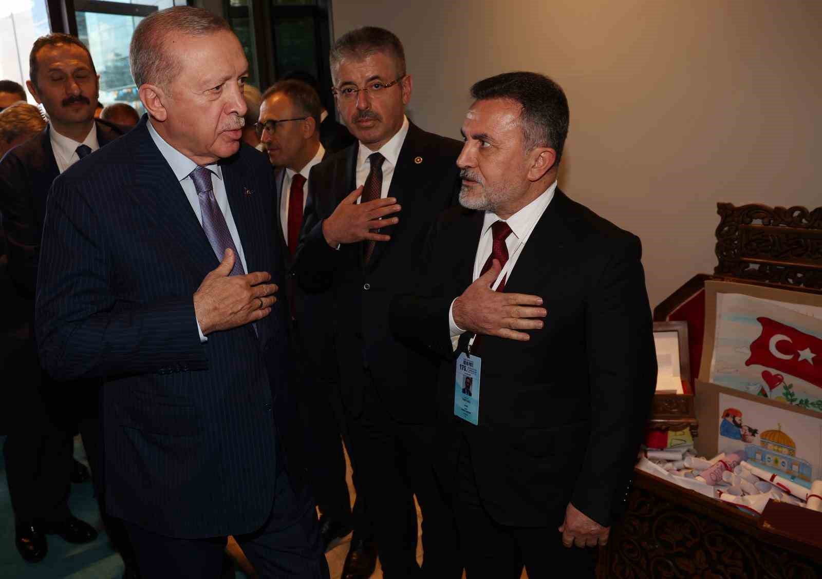 Adanalı çocukların "Kardeşlik Sandığı" Cumhurbaşkanı Erdoğan’a takdim edildi
