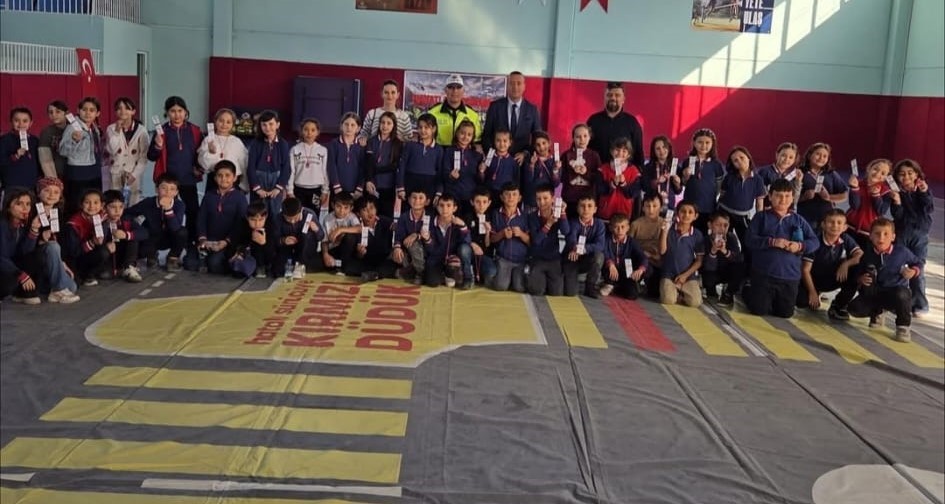 Minik öğrencilere trafik eğitimi
