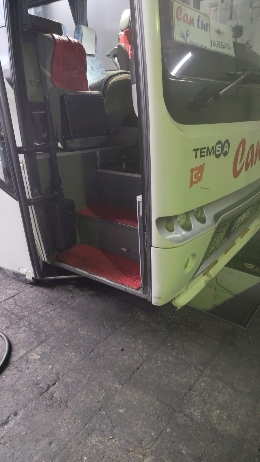 Tekirdağ’da altyapı yetersizliği sokakları yine göle çevirdi: Onlarca araç sanayinin yolunu tuttu
