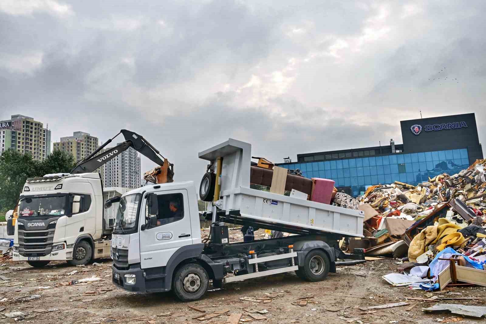 Esenyurt&rsquo;ta kullanılmış ev eşyaları doğaya zarar vermeden bertaraf ediliyor
