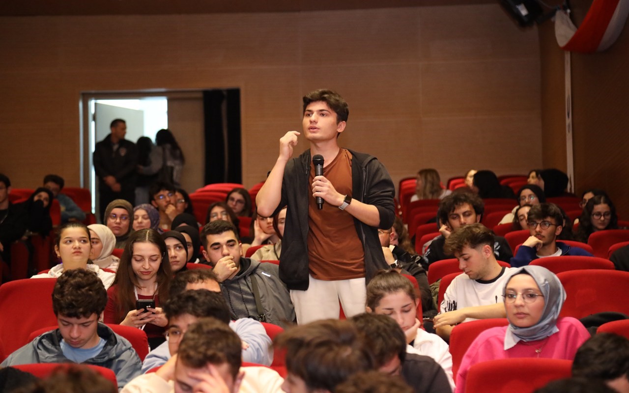 Rektör Baş: "Öğrencilerimizin akademik ve sosyal gelişimlerine önem veriyoruz"
