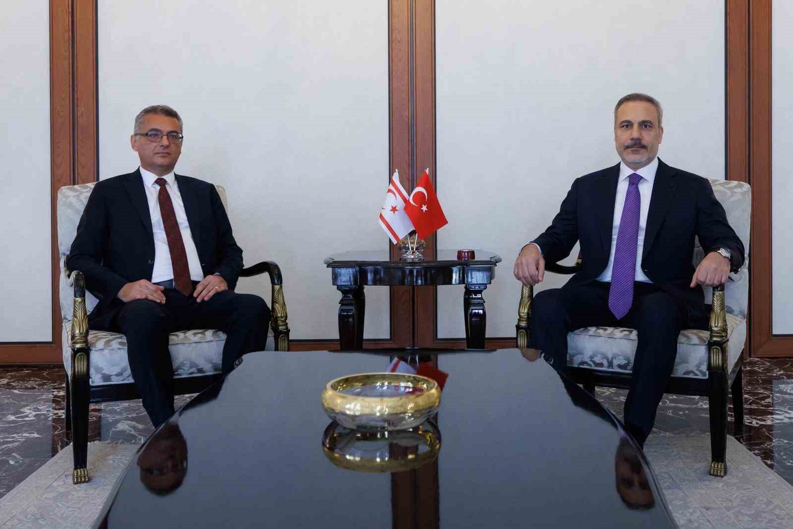 Bakan Fidan, KKTC Cumhurbaşkanı Erh&uuml;man ile bir araya geldi

