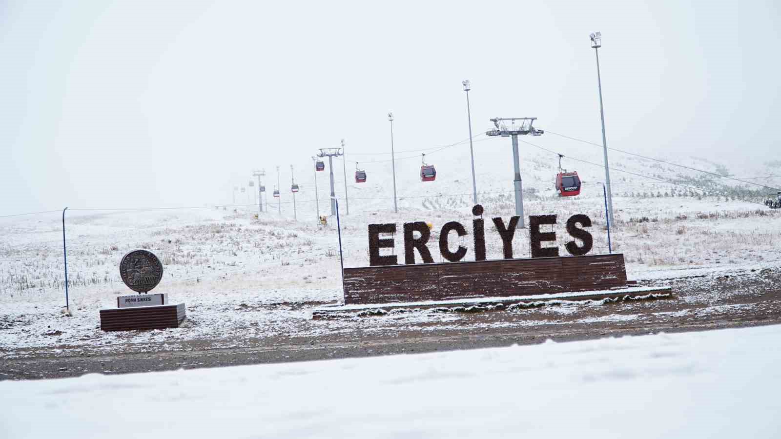 Erciyes’te kar yağışı, dağ beyaza büründü
