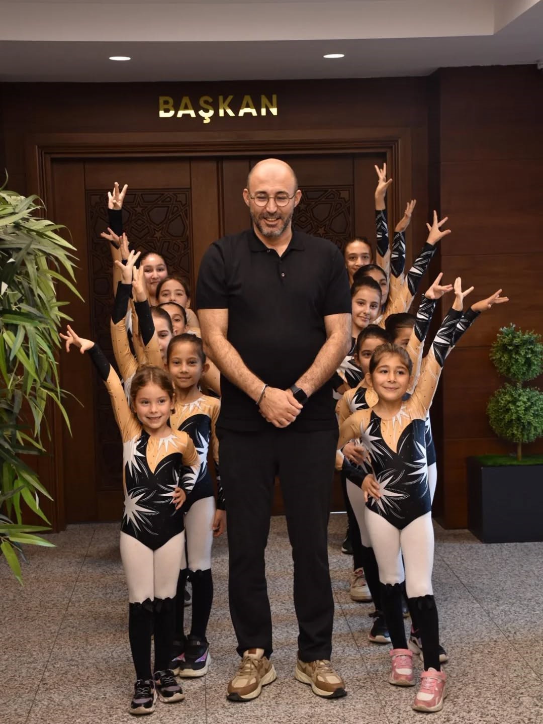 Başkan Zencirci, minik jimnastikcileri ağırladı

