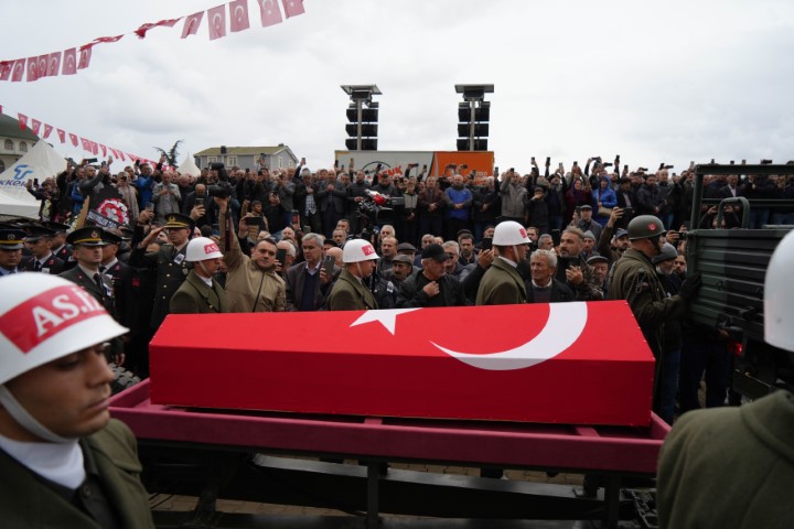 Şehit ağabeye polis kardeşin yürek yakan vedası