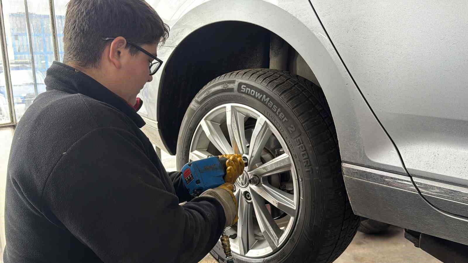 Lastikçilerde son gün yoğunluğu
