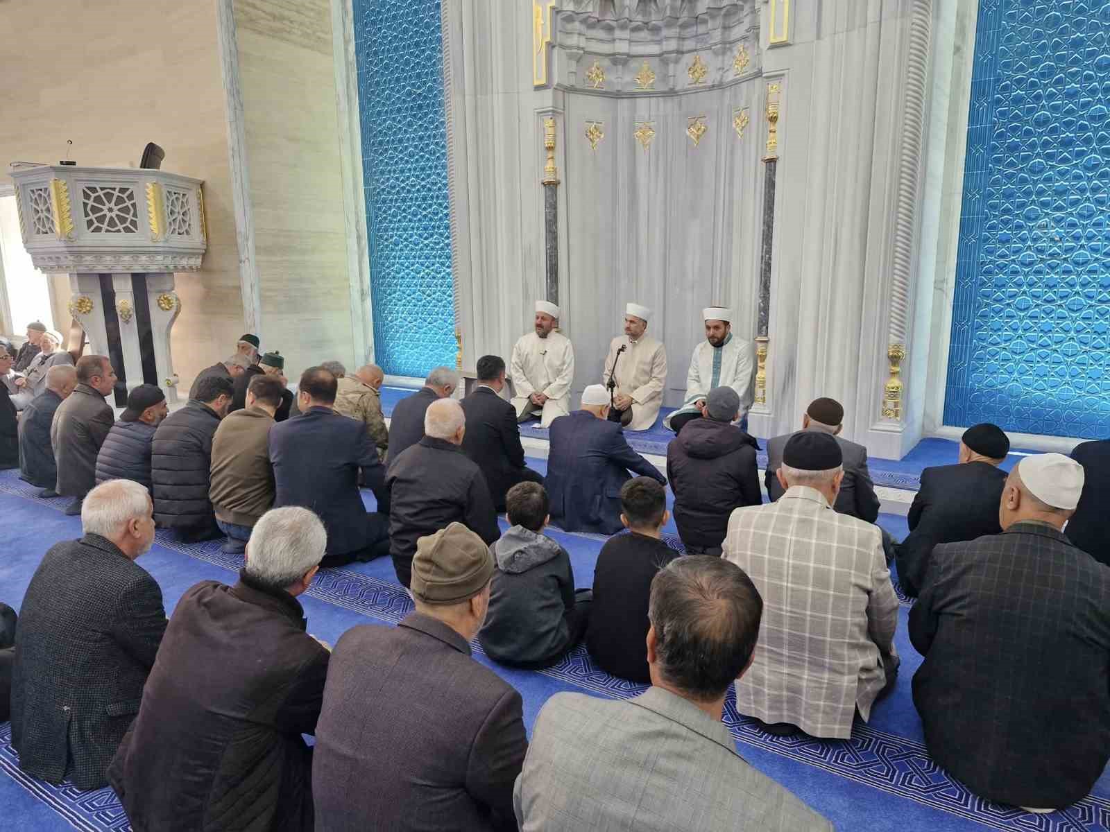 Muş’ta şehitler için mevlit programı düzenlendi
